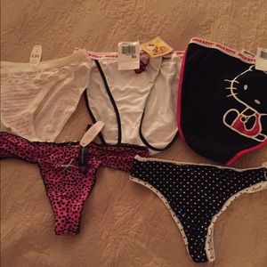 Five pairs women’s underwear small